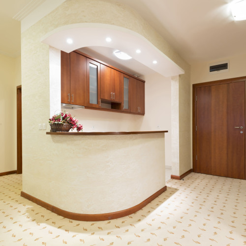 Коричневый