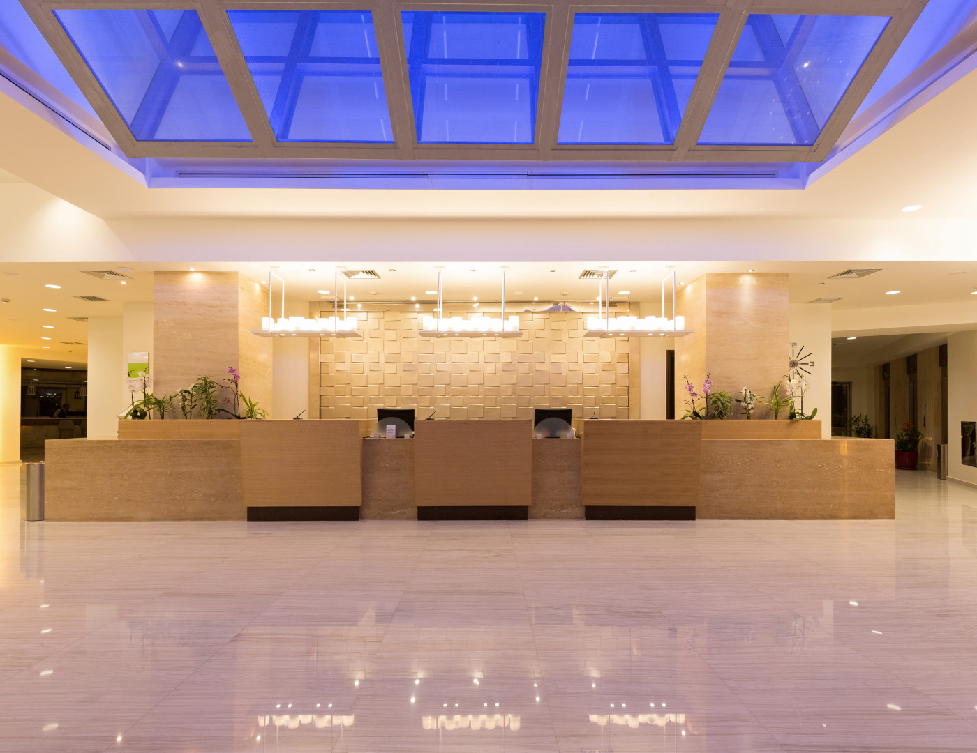 Стойка ресепшн Полисатин — фото № 1