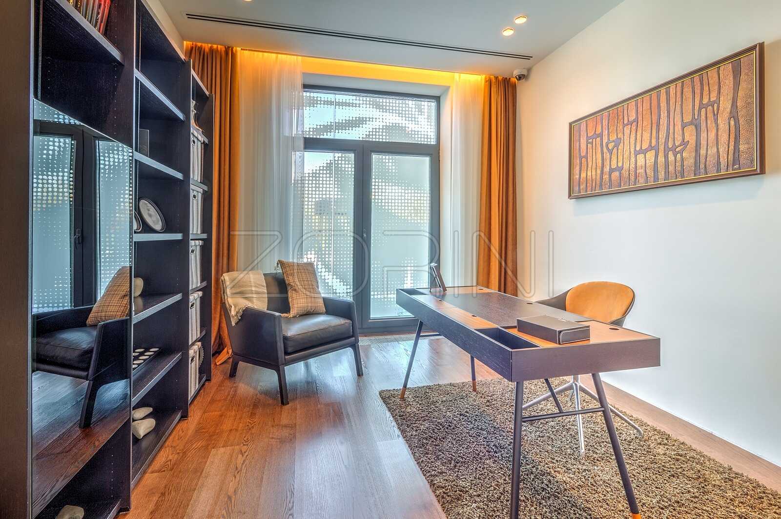 Стол в кабинет в современном стиле - фото